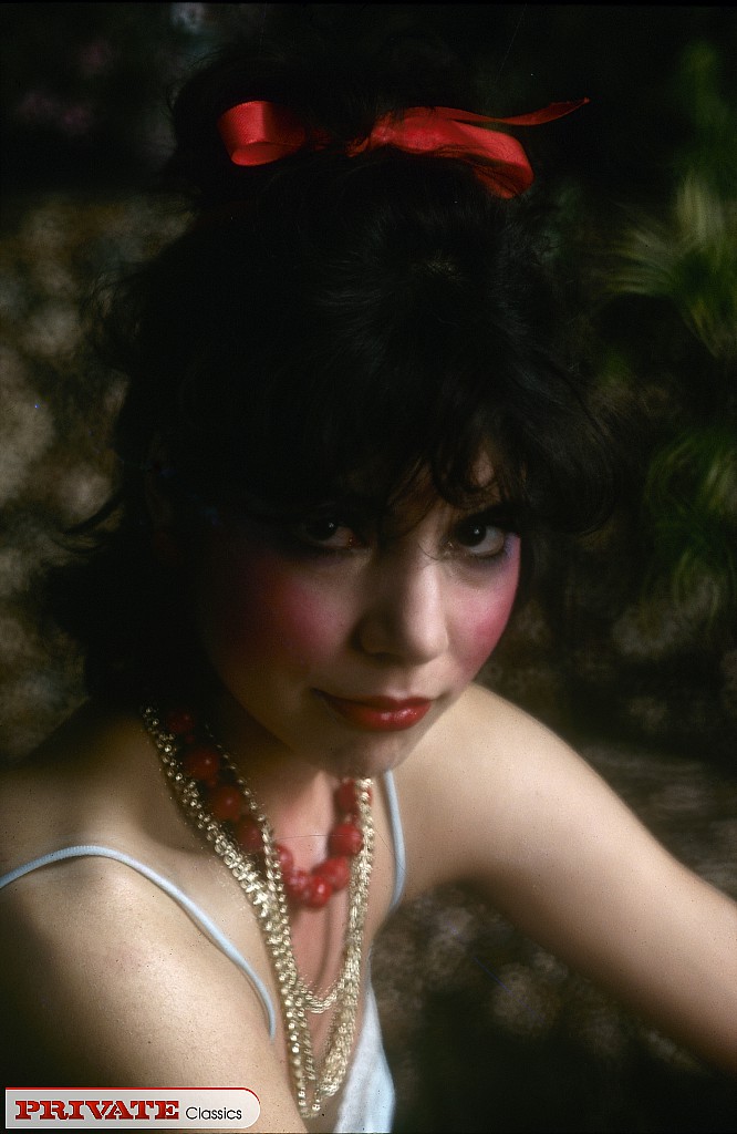 Dark hair lady knows well how to serve a ma - XXX Dessert - Picture 1