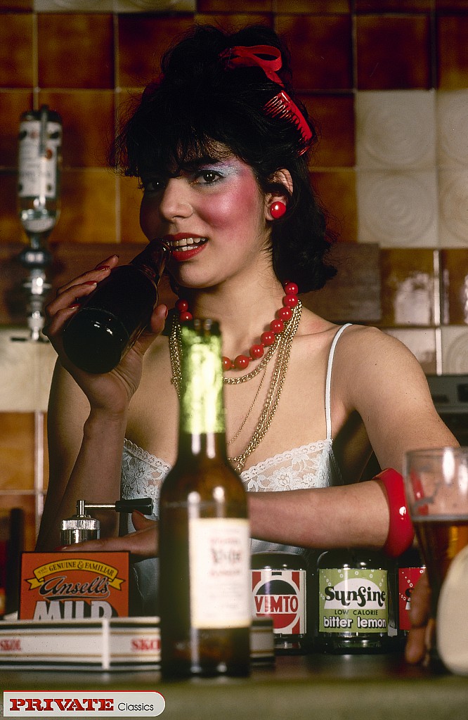 Dark hair lady knows well how to serve a ma - XXX Dessert - Picture 2