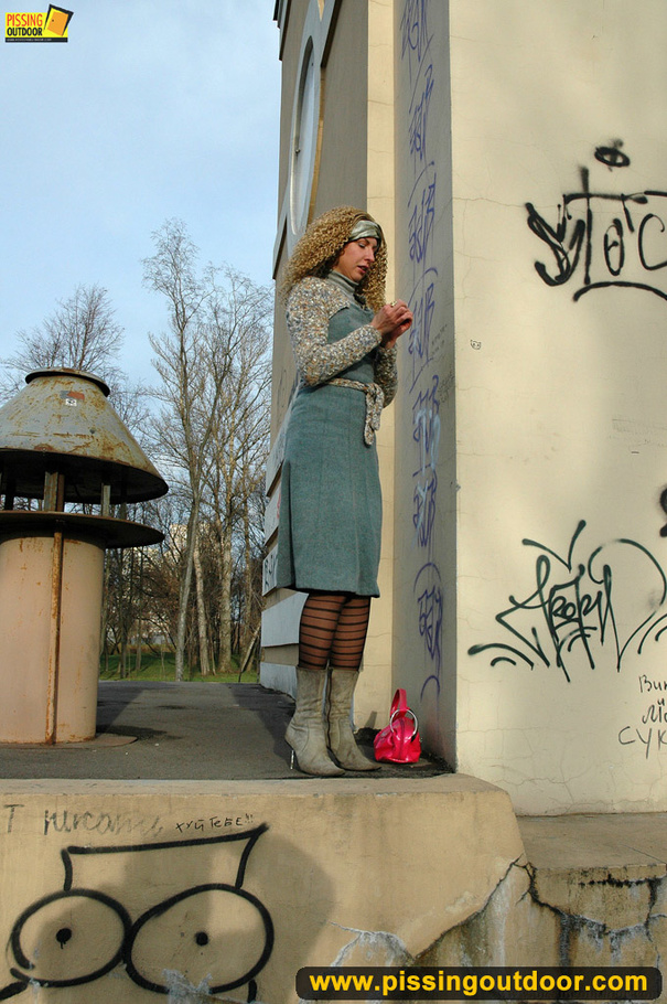 Pretty high class babe is not ashamed to bend down to piss outdoors on pedestal - XXXonXXX - Pic 3