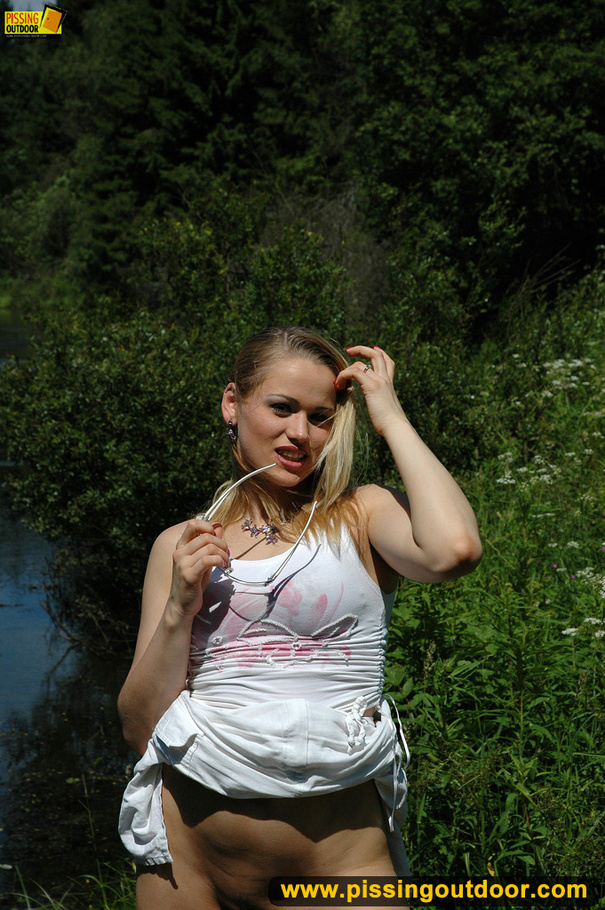 Hot blonde on nature stroll takes hot piss on stone ledge to river below - XXXonXXX - Pic 14