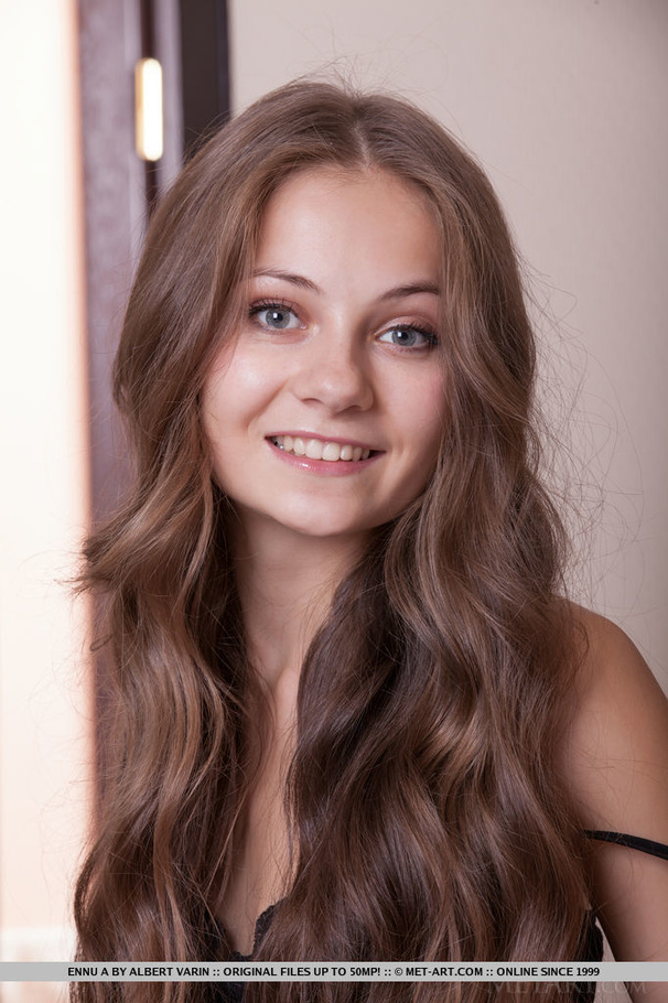 Young chick looking for fun displays hot bo - XXX Dessert - Picture 1