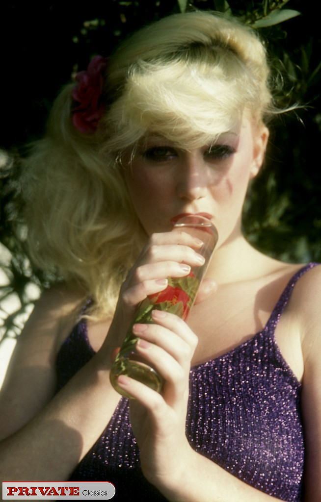 Cilla is the know of how to pleasure hersel - XXX Dessert - Picture 3