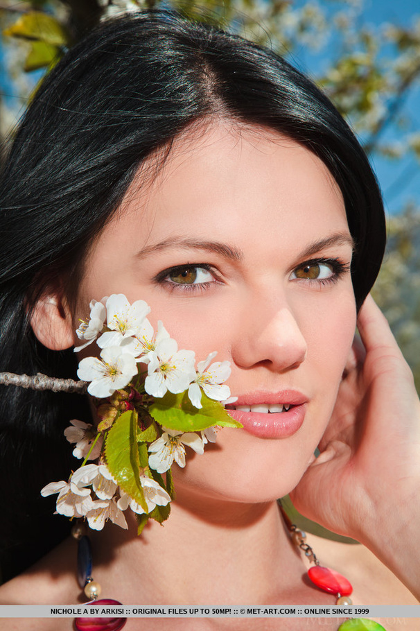 Nature loving pretty chick smiles as she sh - XXX Dessert - Picture 1