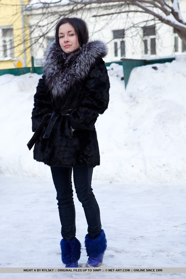 Wild seductive chick looks hot and inviting - XXX Dessert - Picture 1