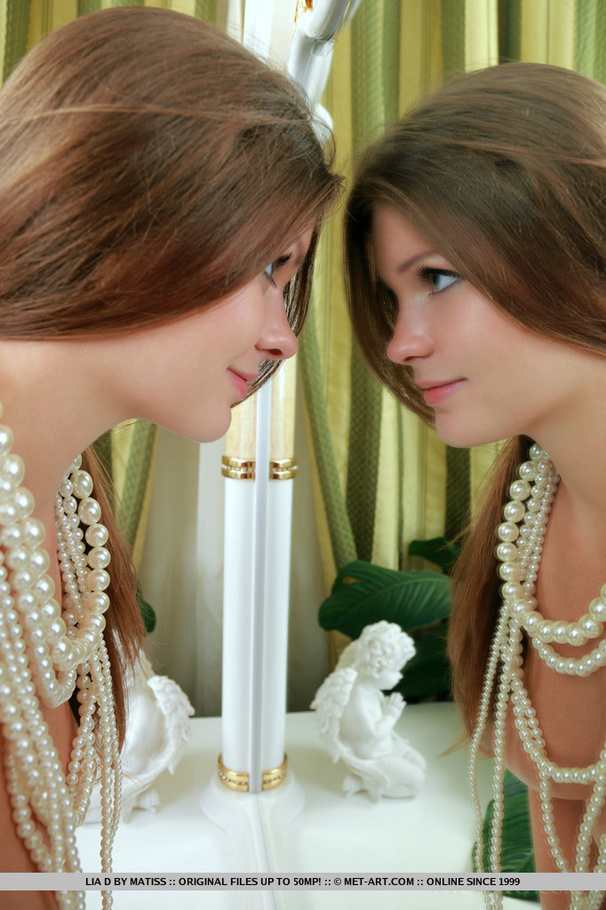 Stunning chick wearing nothing but beads mo - XXX Dessert - Picture 18