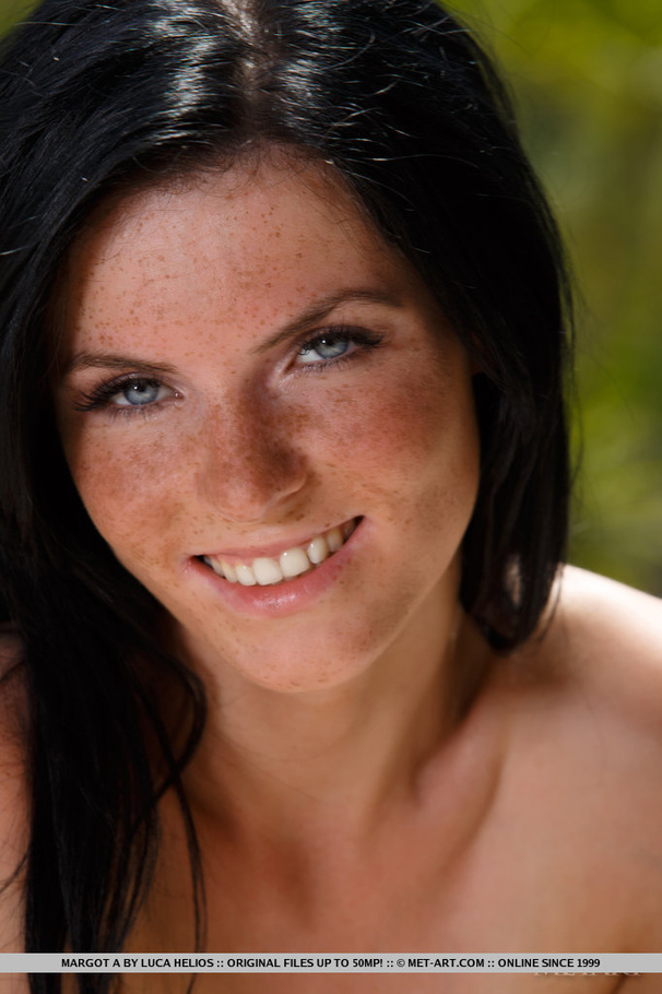 Slim and pretty sexy chick looks divine mod - XXX Dessert - Picture 18