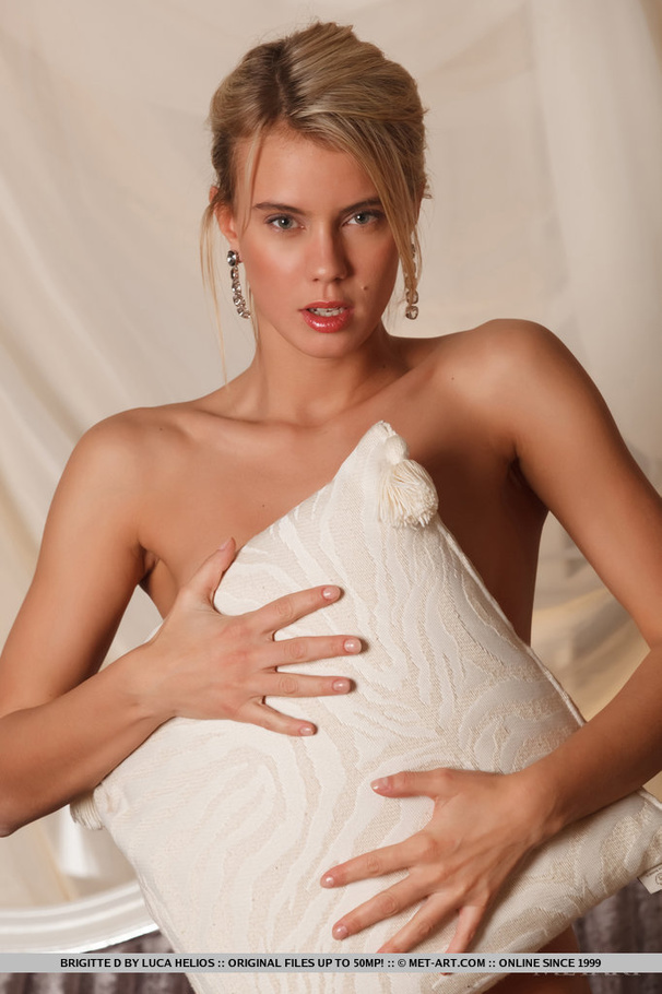 Smooth skinned cute girl shows how hot she  - XXX Dessert - Picture 1