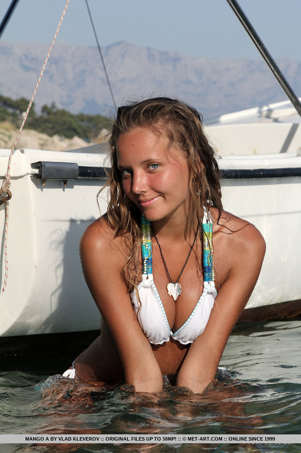 Beautiful girl with sexy legs shows off her - XXX Dessert - Picture 2