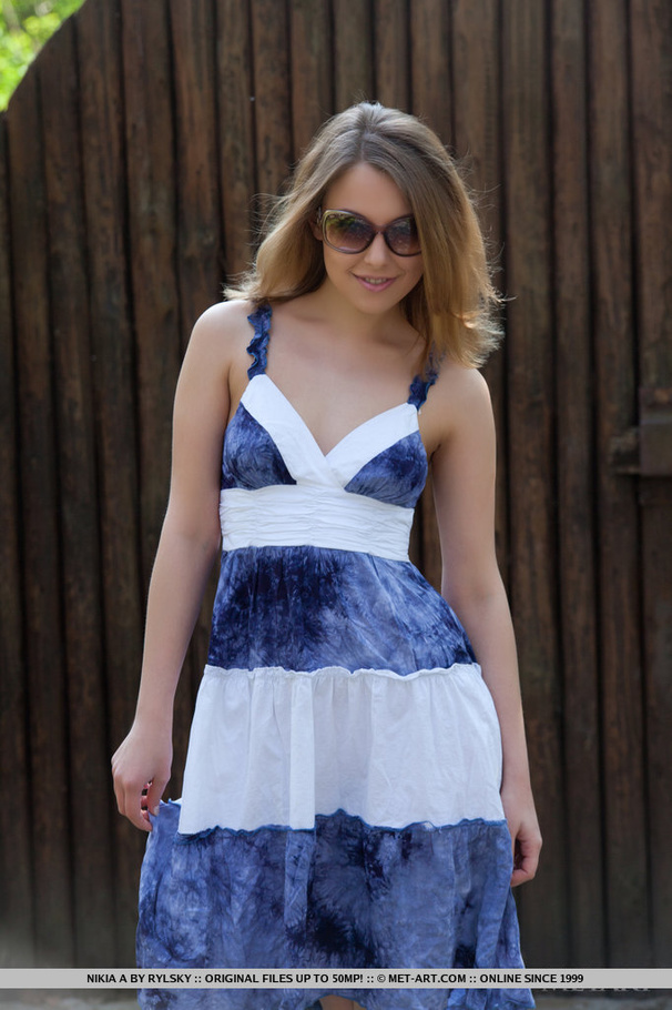 Pretty home girl looking seductive takes ti - XXX Dessert - Picture 2