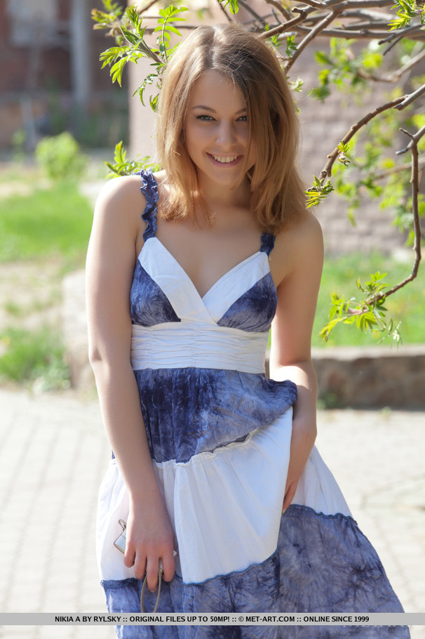 Pretty home girl looking seductive takes ti - XXX Dessert - Picture 4