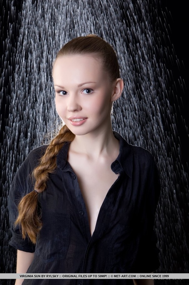 Beautiful sexy girl goes nude to reveal hot - XXX Dessert - Picture 1