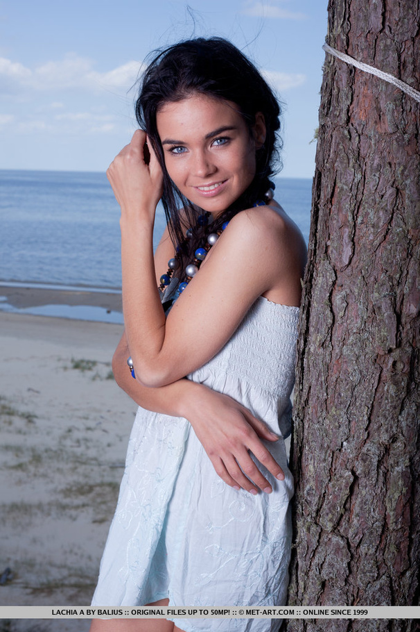 Young seductress with cute eyes erotically  - XXX Dessert - Picture 2