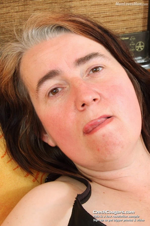 Slutty mama shows big fleshy and hairy pussy before pushing in black dildo - XXXonXXX - Pic 4