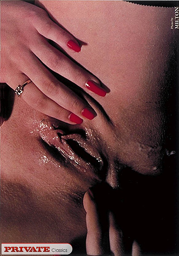 Nasty retro girl playing with this big dild - XXX Dessert - Picture 12