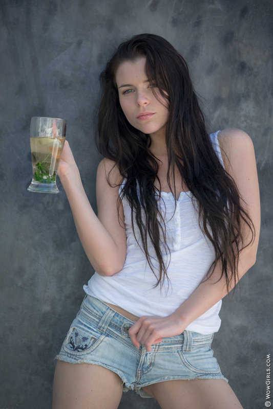 Blue eyed teen sinfully shares her curves - XXX Dessert - Picture 1