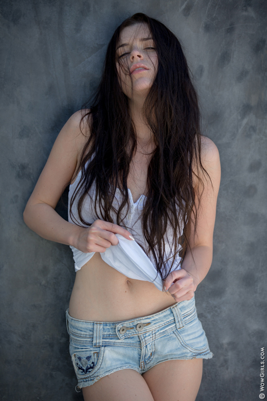 Blue eyed teen sinfully shares her curves - XXX Dessert - Picture 4