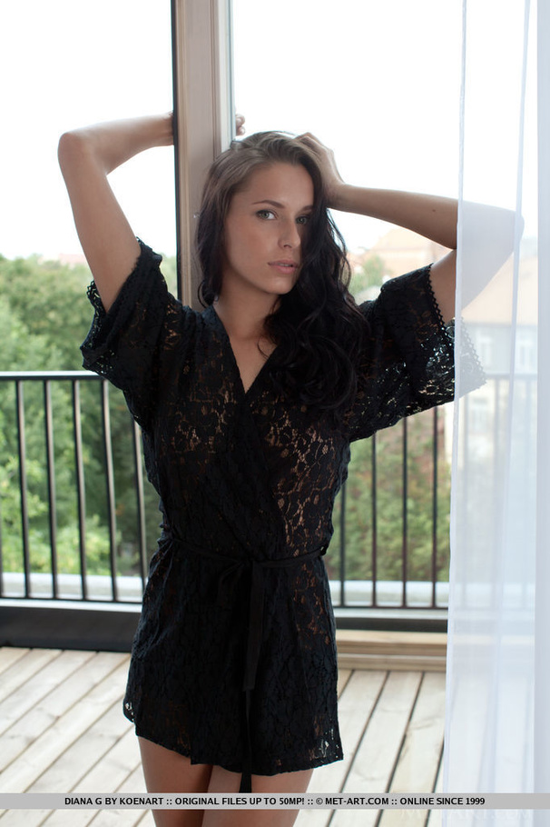 Long legged beauty reveals just how flexibl - XXX Dessert - Picture 3
