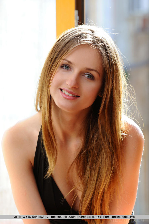 Adorable young beauty makes the couch shive - XXX Dessert - Picture 1