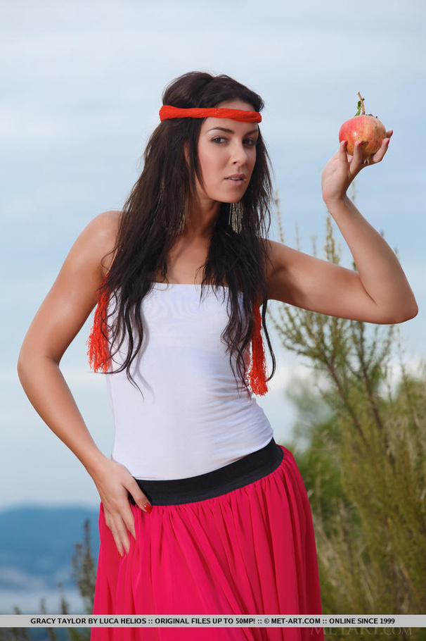 Hot caramel skin girl does outdoor fruit pi - XXX Dessert - Picture 1