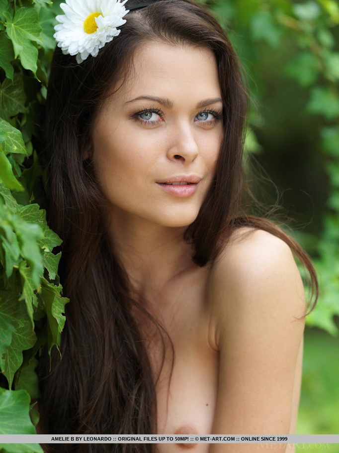 Lovely long hair girl loves the green villa - XXX Dessert - Picture 18