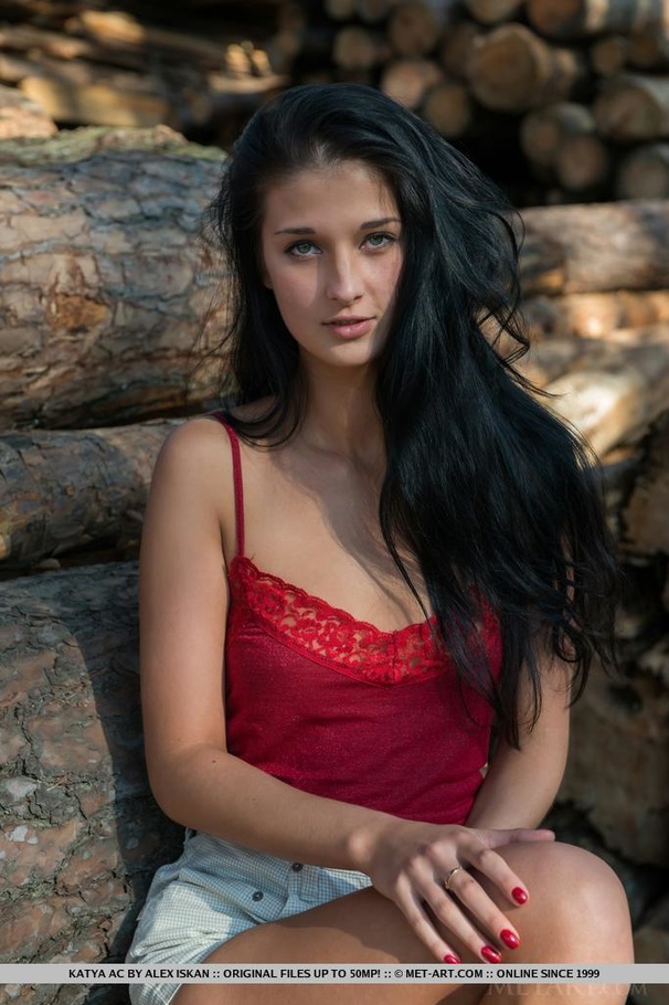 Lumber yard is the place for brunette to fi - XXX Dessert - Picture 1