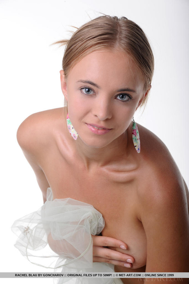 Playful blonde cutie spreads her ass wide - XXX Dessert - Picture 18