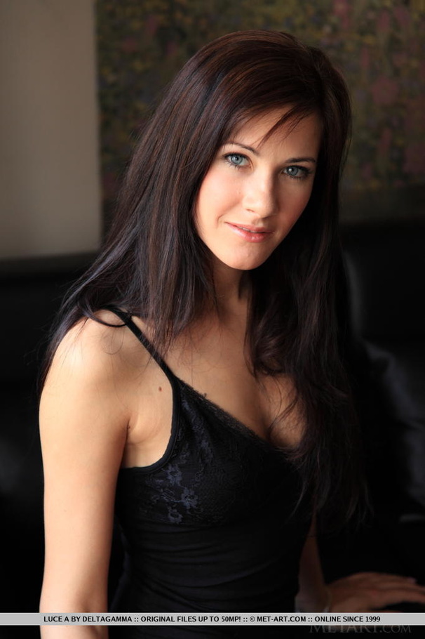 Naughty milf shows off the inside of her we - XXX Dessert - Picture 1