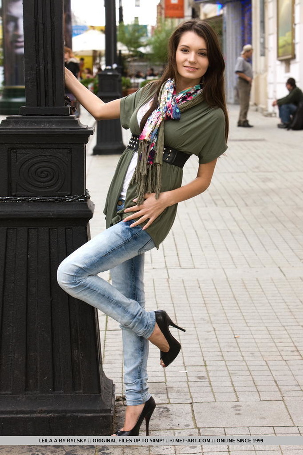 Manhattan fashion girl reveals her tight li - XXX Dessert - Picture 3