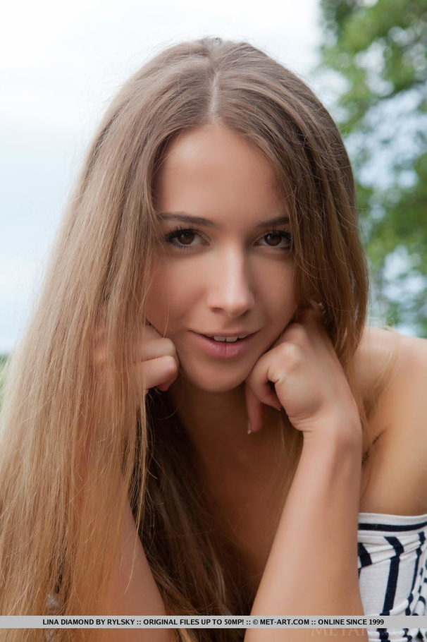 Lousiana teen displays her luscious vag whi - XXX Dessert - Picture 2