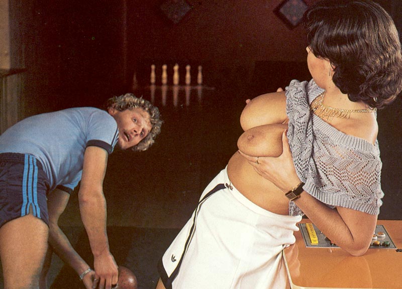 Four eighties bowlers having raunchy sex on - XXX Dessert - Picture 4