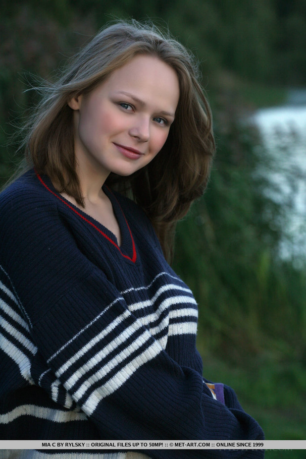 Very young russian teen shows off her pussy - XXX Dessert - Picture 1