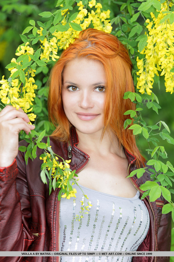 Redhaired hottie gives an extreme close-up  - XXX Dessert - Picture 1