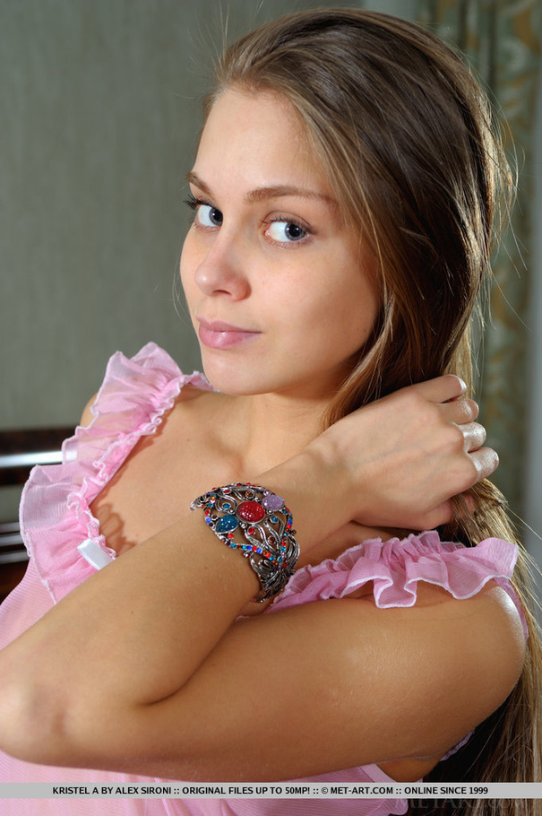 Blue-eyed russian slut gives a full-on view - XXX Dessert - Picture 1