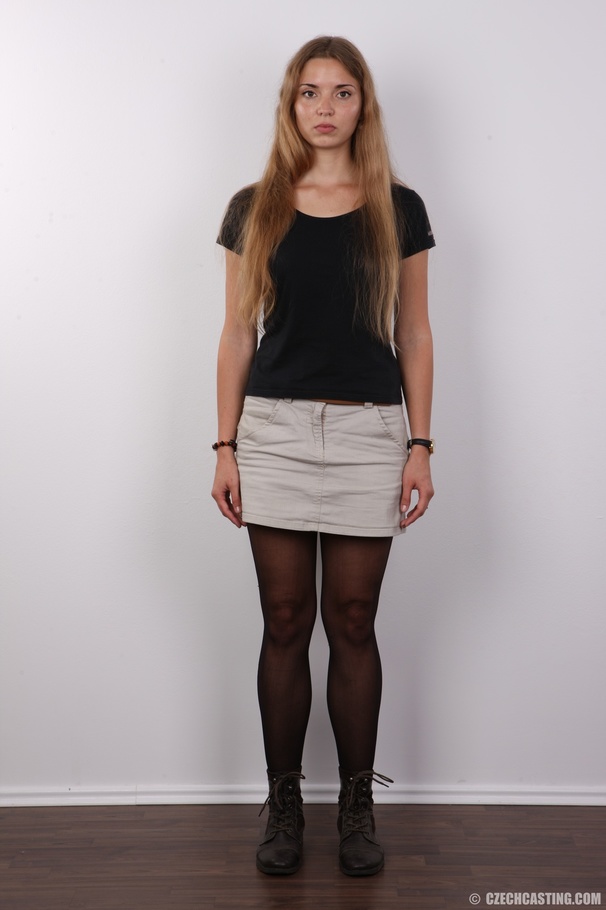 Tall young erotic model displays her cute b - XXX Dessert - Picture 2