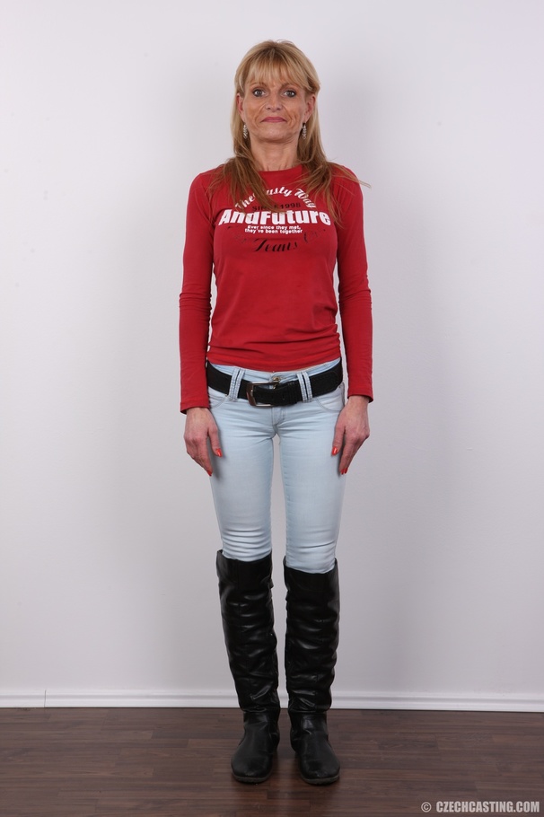 Hot mama with irresistible boobs shows off  - XXX Dessert - Picture 2