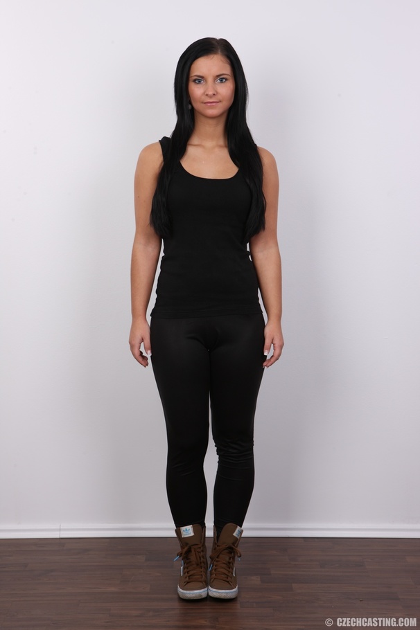 Lovely young girl with heavenly eyes and sm - XXX Dessert - Picture 2