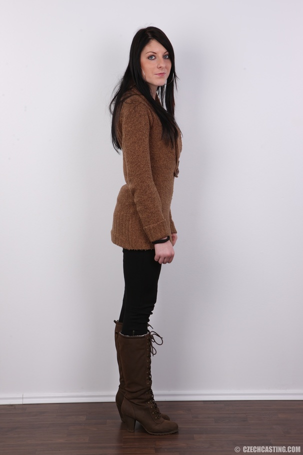 Cute shy girl strips to model off inviting  - XXX Dessert - Picture 3