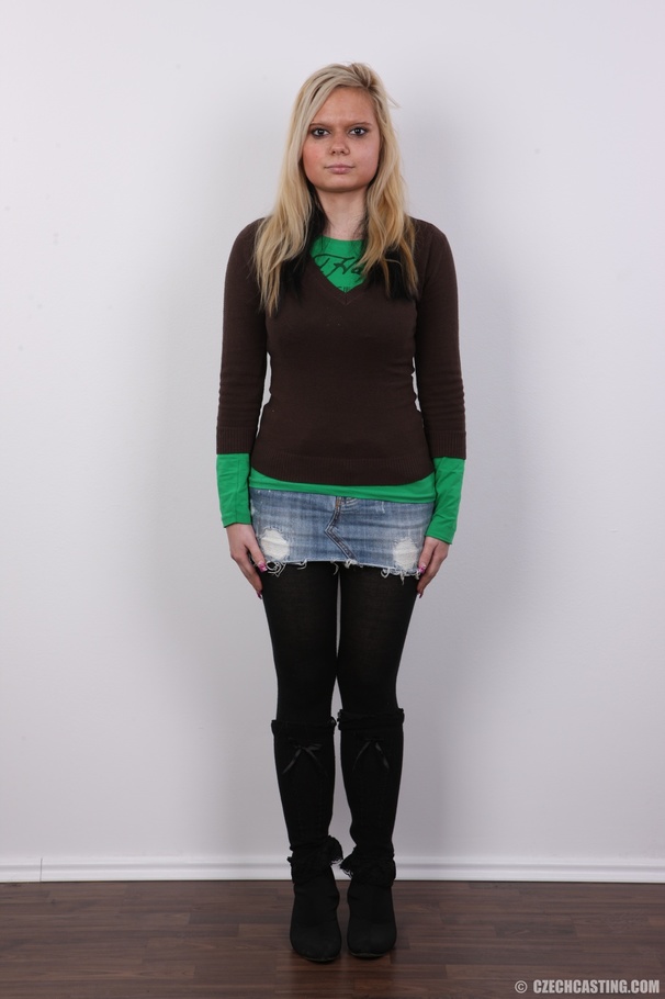 Young blonde with soft smooth body models a - XXX Dessert - Picture 2