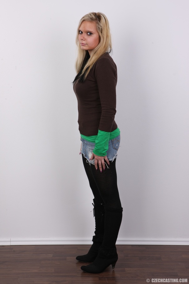 Young blonde with soft smooth body models a - XXX Dessert - Picture 3