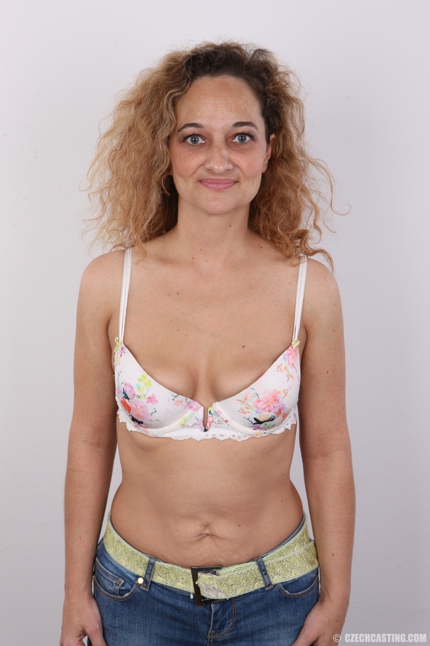 Happy likable chick with sexy figure displa - XXX Dessert - Picture 5