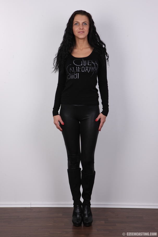 Fun loving lady strips to model her bare bu - XXX Dessert - Picture 2