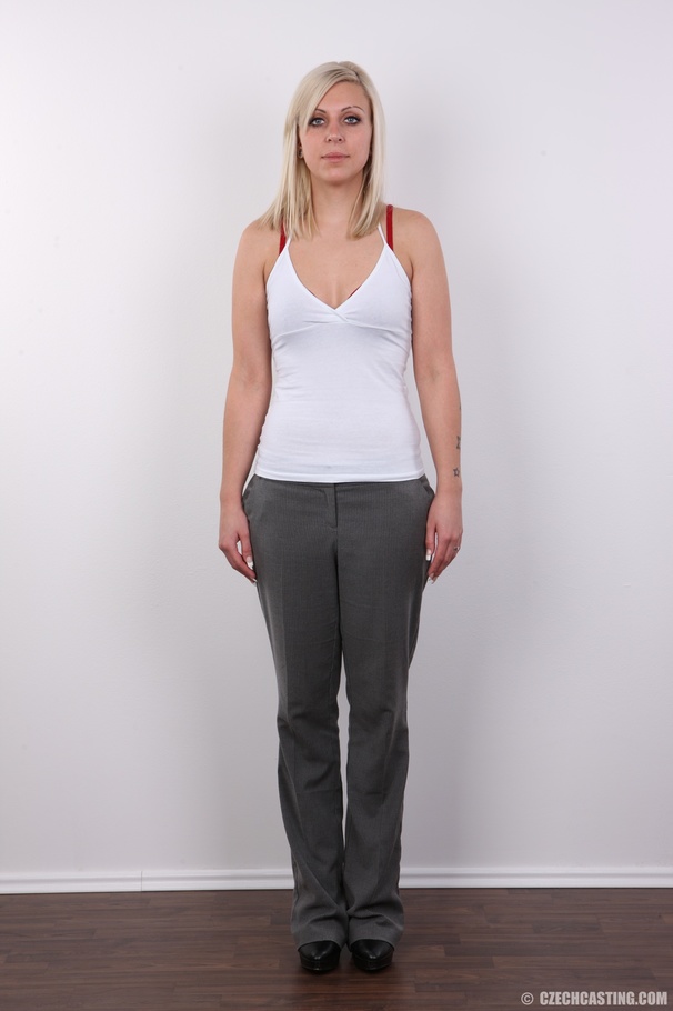 Smashing blonde drops suit to reveal hot ta - XXX Dessert - Picture 6