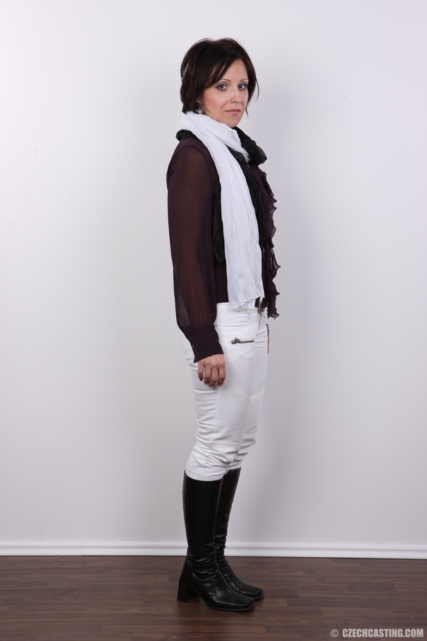 Liable lady strips off clothes to show smal - XXX Dessert - Picture 3