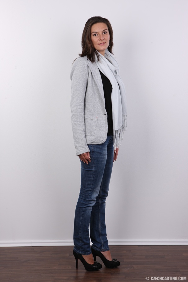 Big tits super hot model shows off inviting - XXX Dessert - Picture 4