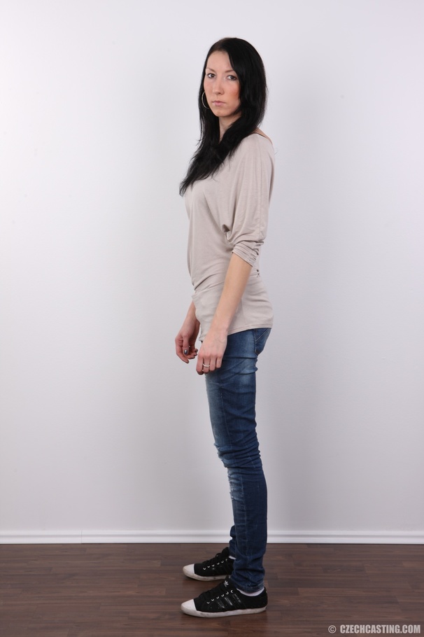 Slender dark hair chick shows off sexy slim - XXX Dessert - Picture 2