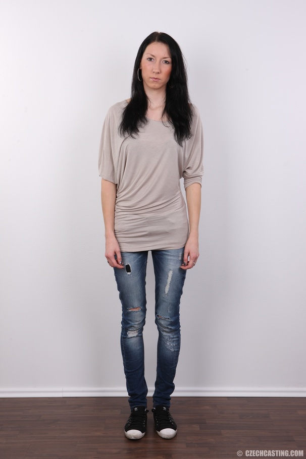 Slender dark hair chick shows off sexy slim - XXX Dessert - Picture 3