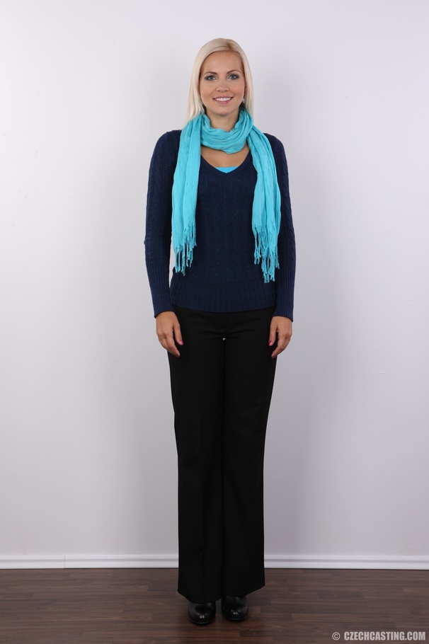 Sexy well shaped blonde model has a cute fi - XXX Dessert - Picture 2