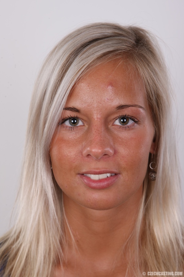 Blonde teen with tan brown skin and cute ey - XXX Dessert - Picture 1
