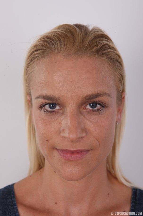 Pleasure giving blonde lady shows booty, cu - XXX Dessert - Picture 1