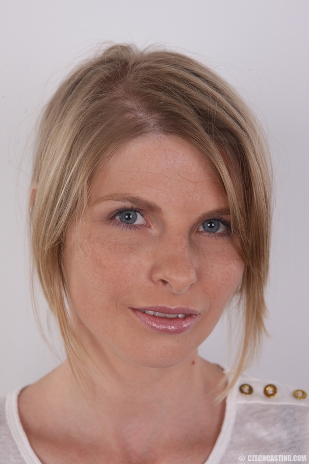 Short hair blonde has super skills modeling - XXX Dessert - Picture 1